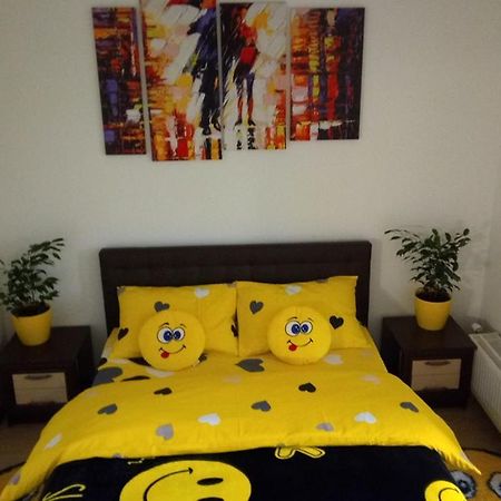 Positive Smile Studio Apartment In The Colorful Comfort Town Residental Complex. Kt-06. Kiev Dış mekan fotoğraf
